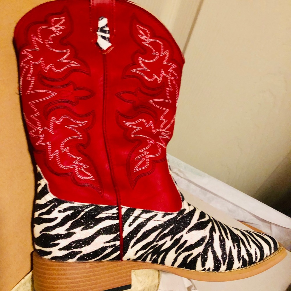 NWT Zebra boots